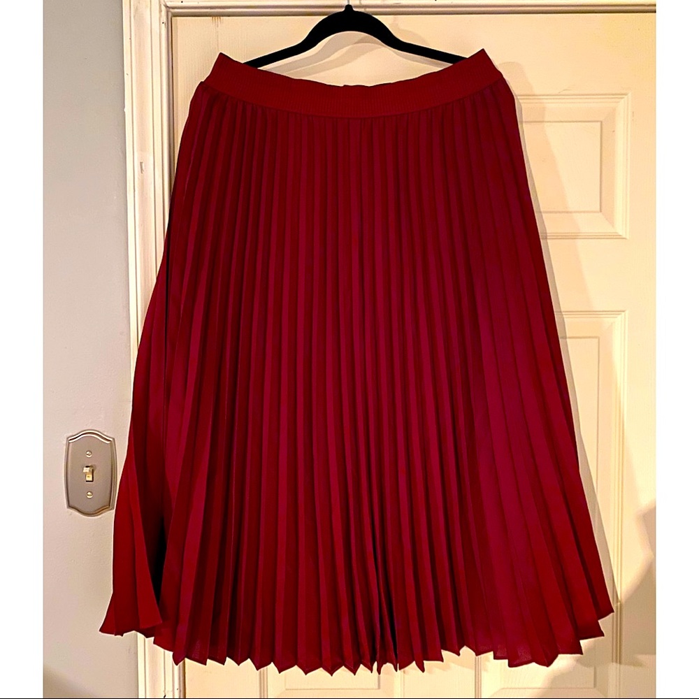 Pleated skirt